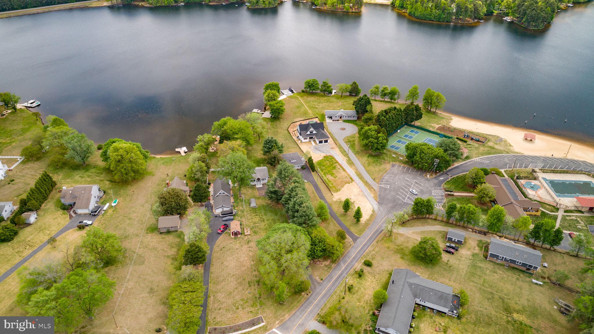 LAKE CAROLINE - Residential