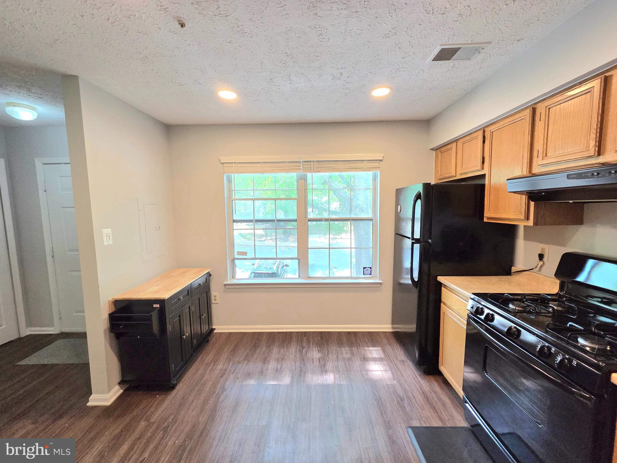 HILL OAKS CONDO - Residential Lease