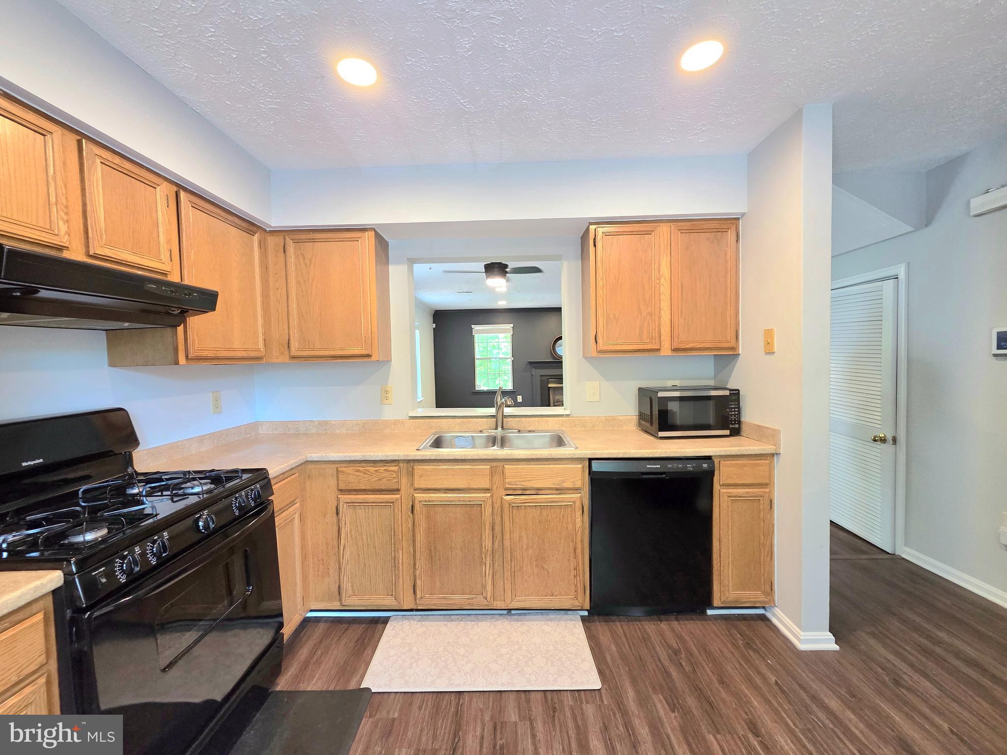 HILL OAKS CONDO - Residential Lease