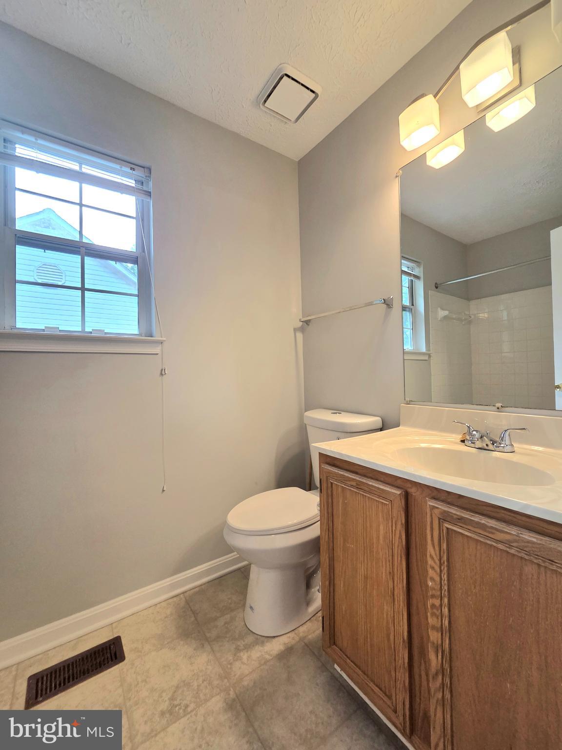 HILL OAKS CONDO - Residential Lease