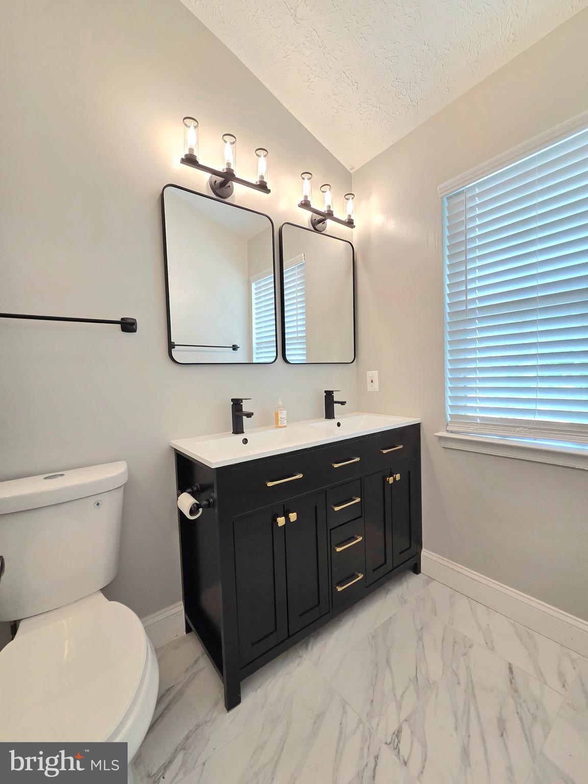 HILL OAKS CONDO - Residential Lease