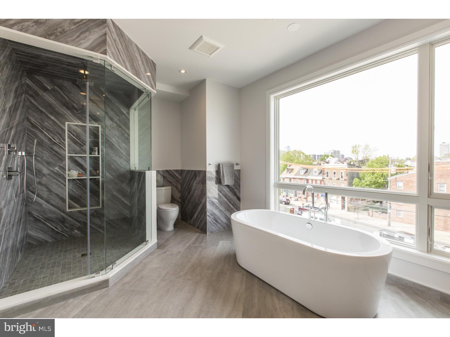 QUEEN VILLAGE - Residential