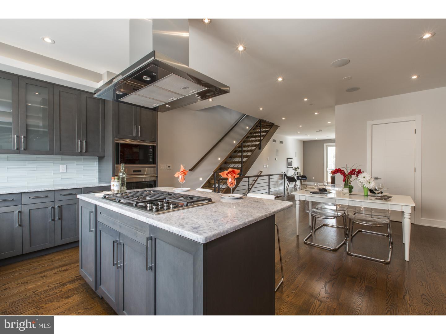 QUEEN VILLAGE - Residential
