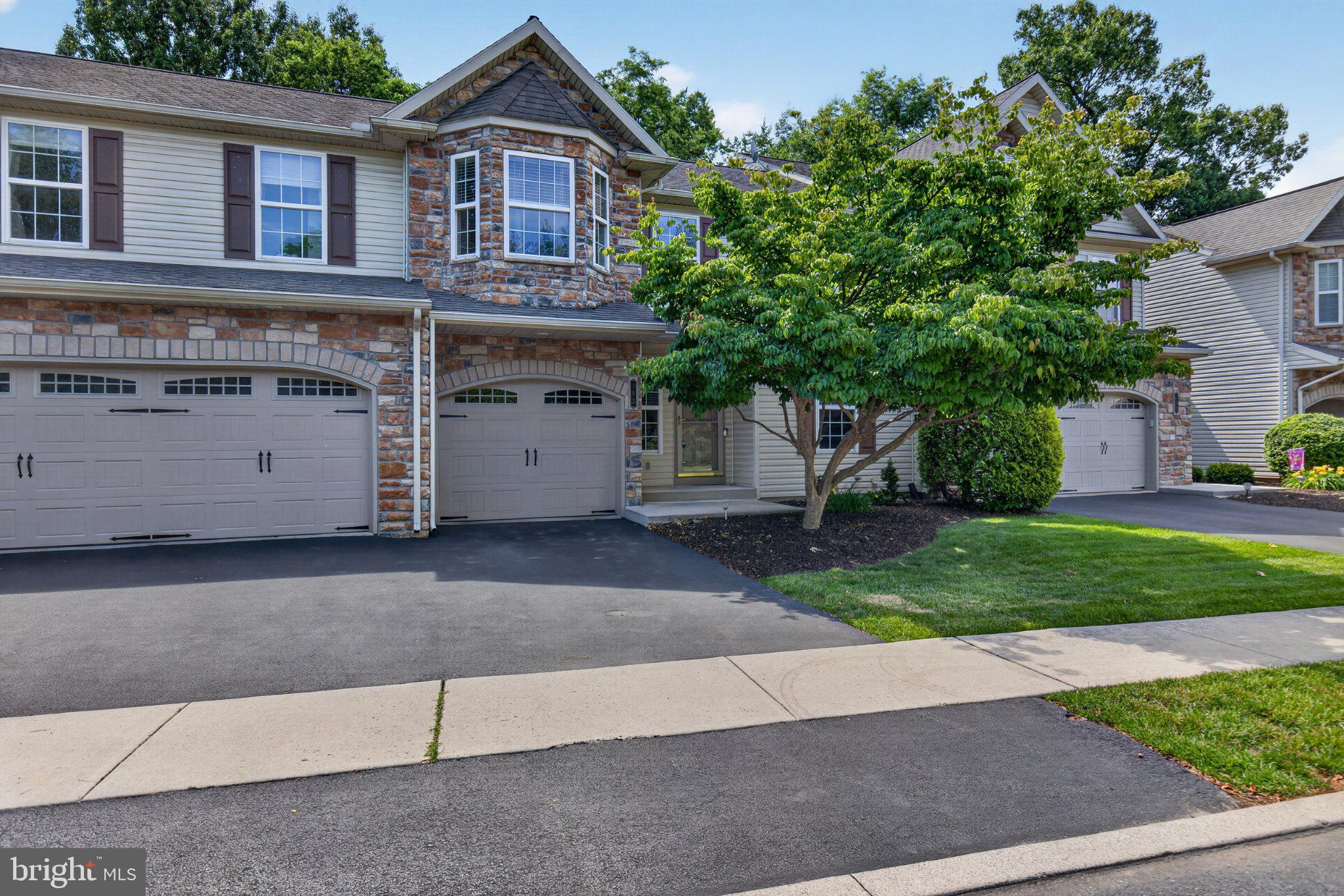 STRATTON CHASE - Residential