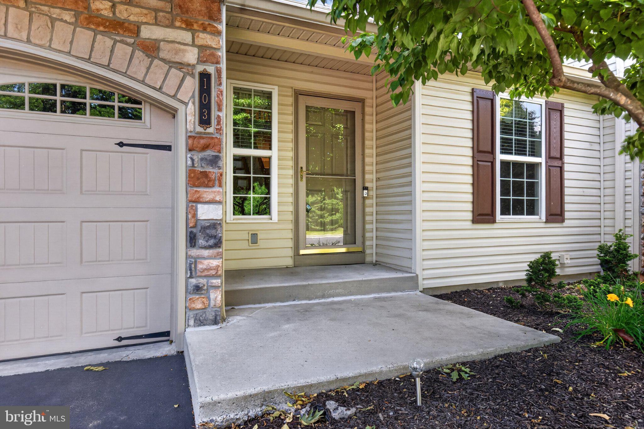STRATTON CHASE - Residential