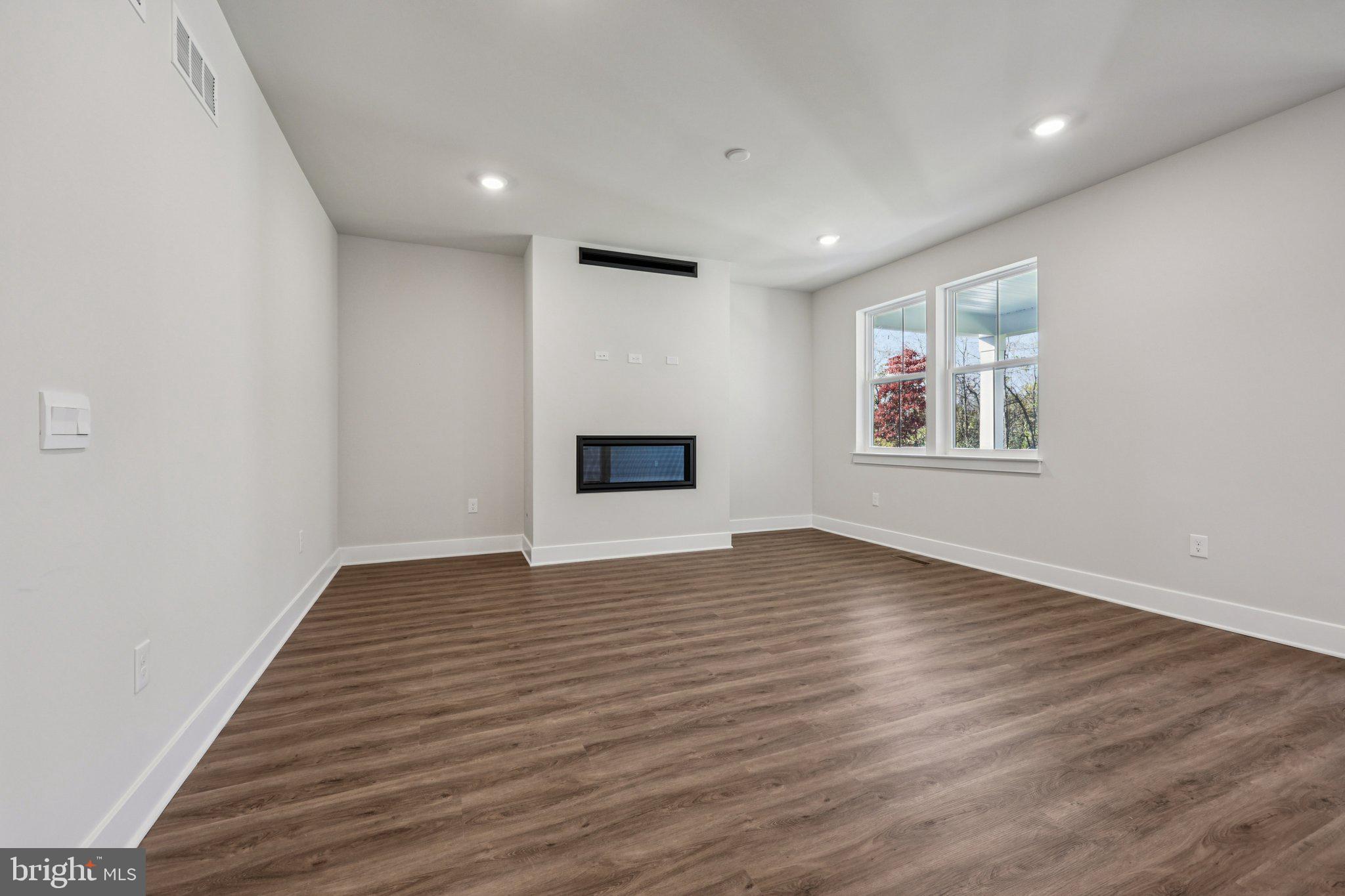 WILLOW RUN - Residential