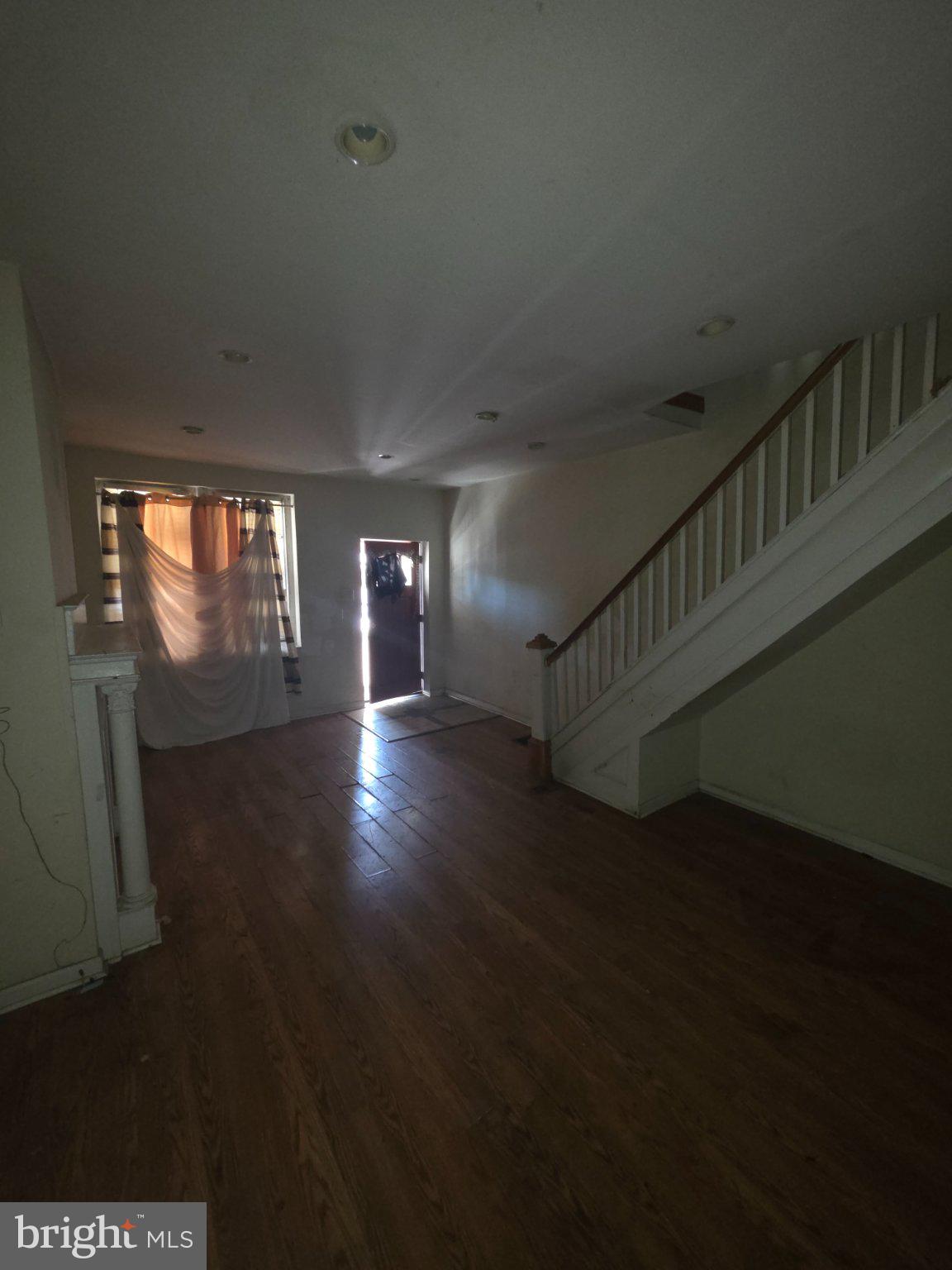 KENSINGTON - Residential