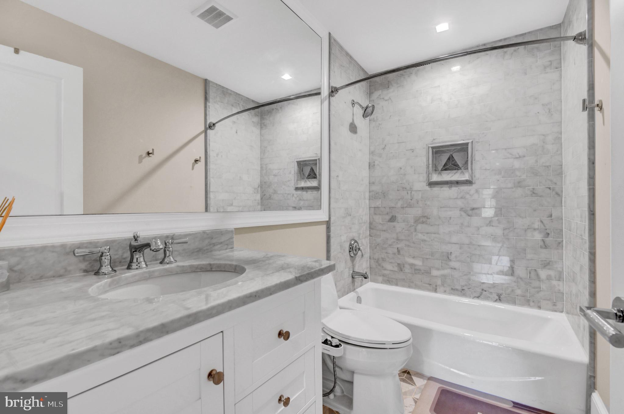CARDEROCK SPRINGS - Residential