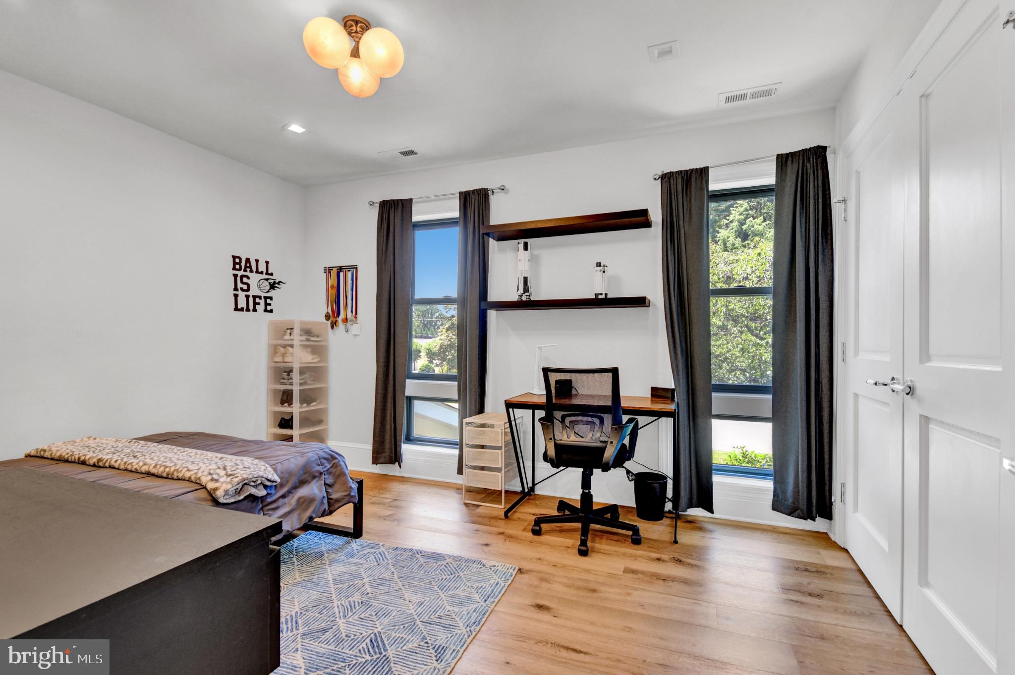 CARDEROCK SPRINGS - Residential