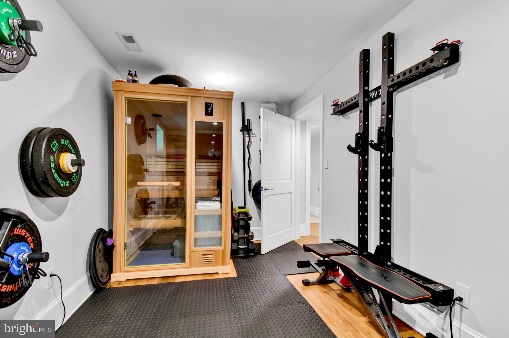 CARDEROCK SPRINGS - Residential