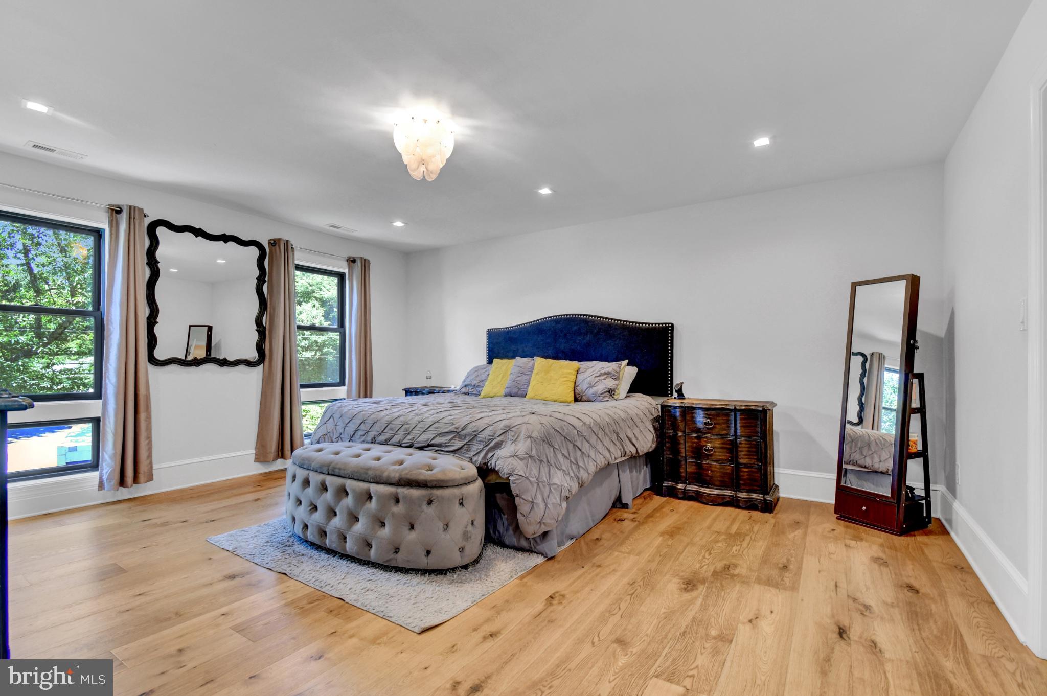 CARDEROCK SPRINGS - Residential