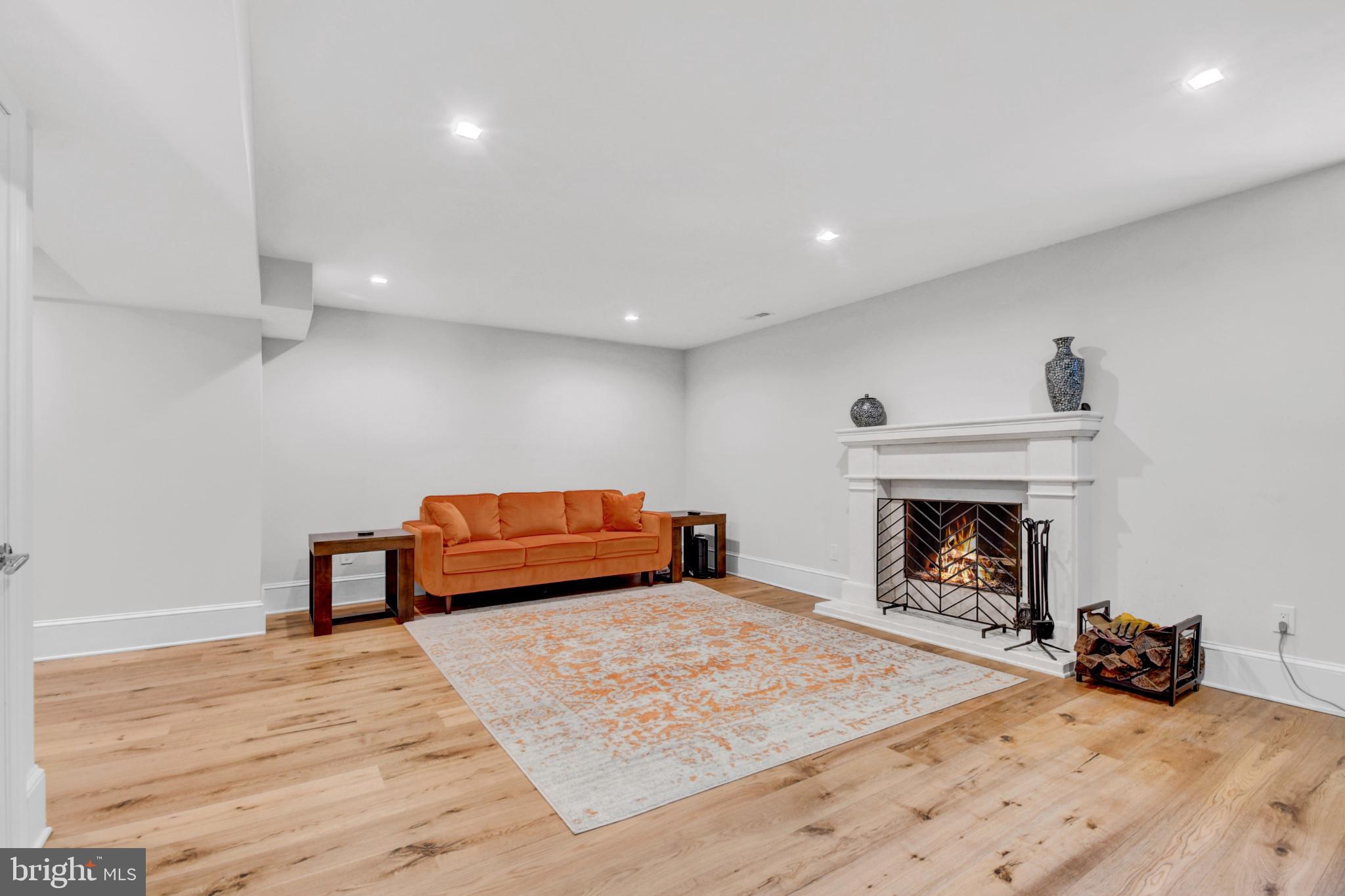 CARDEROCK SPRINGS - Residential