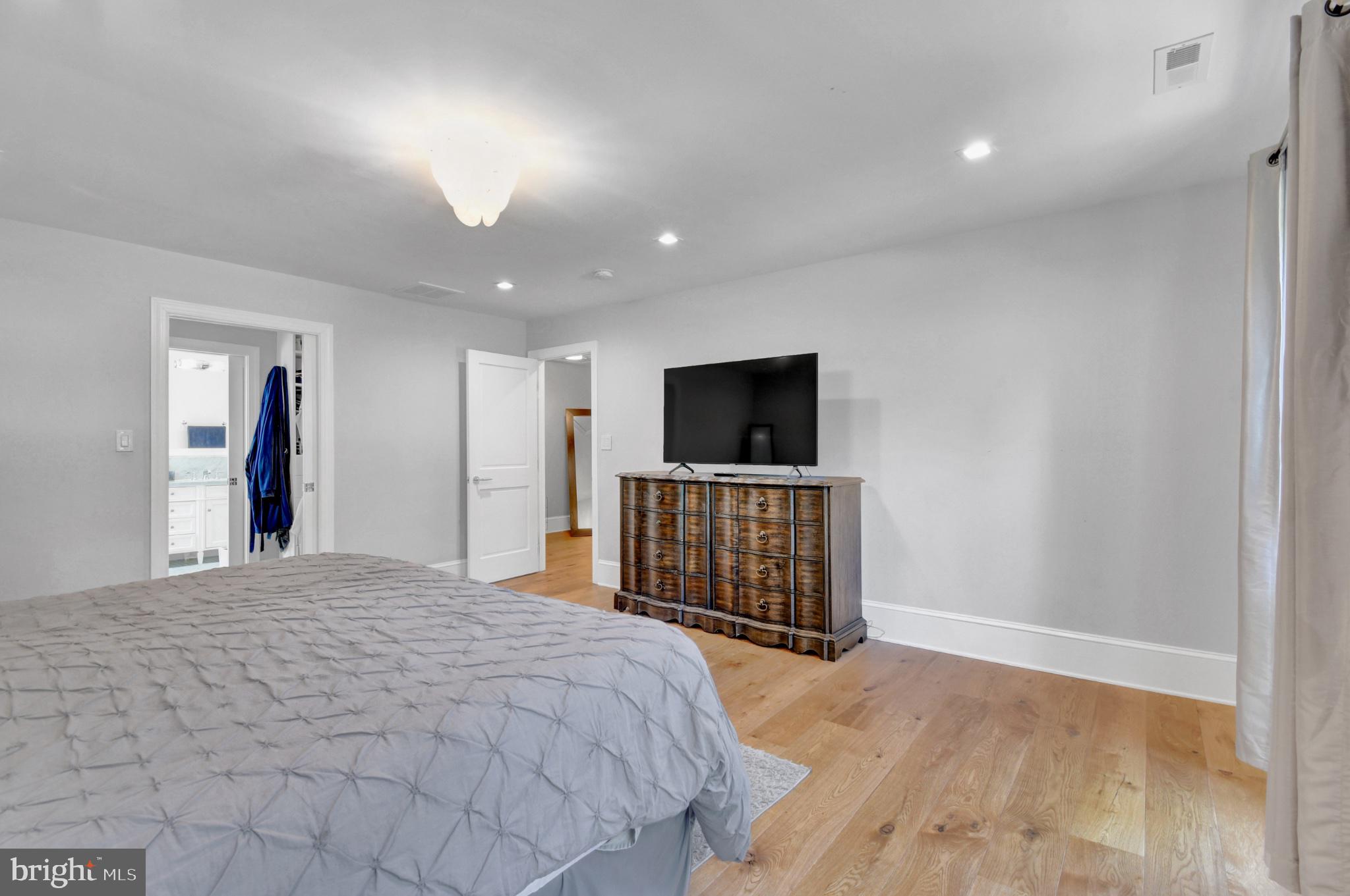 CARDEROCK SPRINGS - Residential