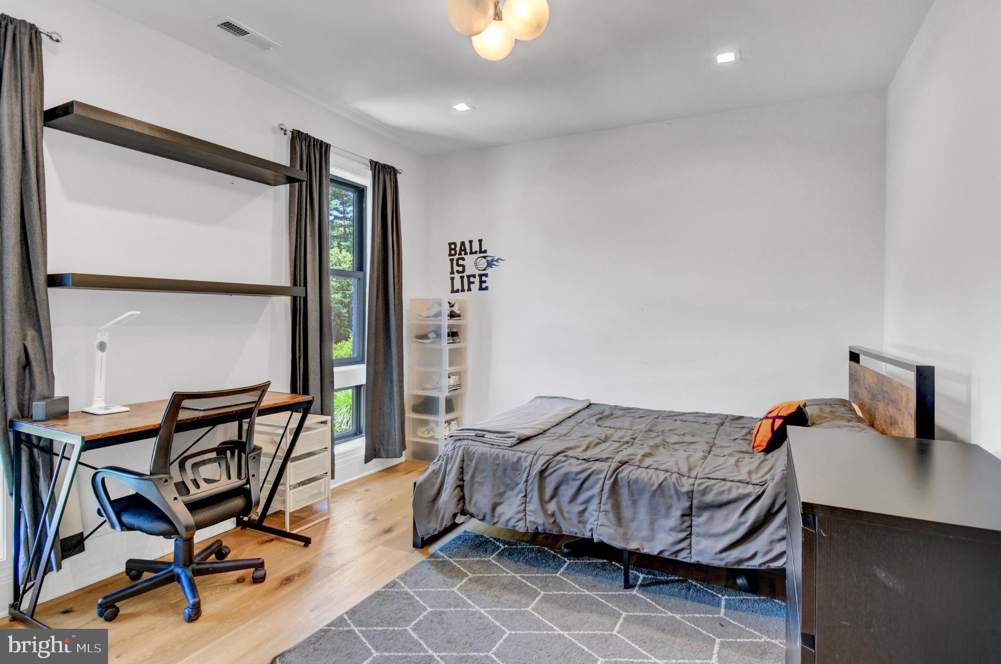 CARDEROCK SPRINGS - Residential