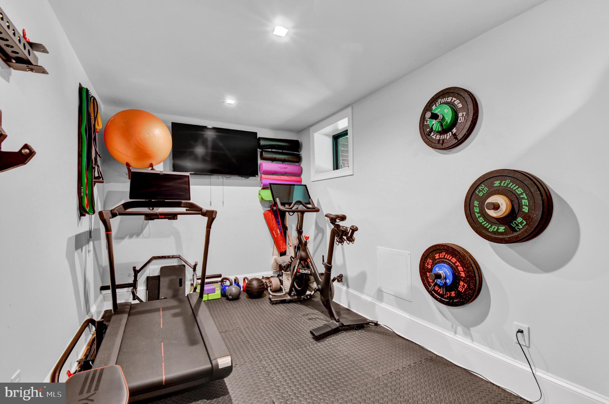 CARDEROCK SPRINGS - Residential