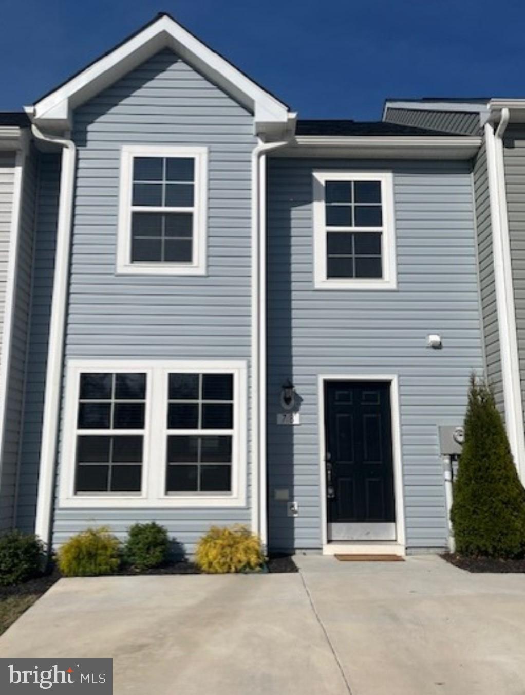 Only 2 years old, 2 level townhome with nice views of pond in the back.  3 BR 2.5 baths, large kitchen with island, pantry, and storage areas.  Sliding glass doors to back yard.   Stainless steel appliances, full size stackable washer and dryer.  
Heat, cook stove and hot water is metered propane.  Tenant signs up for the propane just like any other utility.  No pets.  Central air is electric.