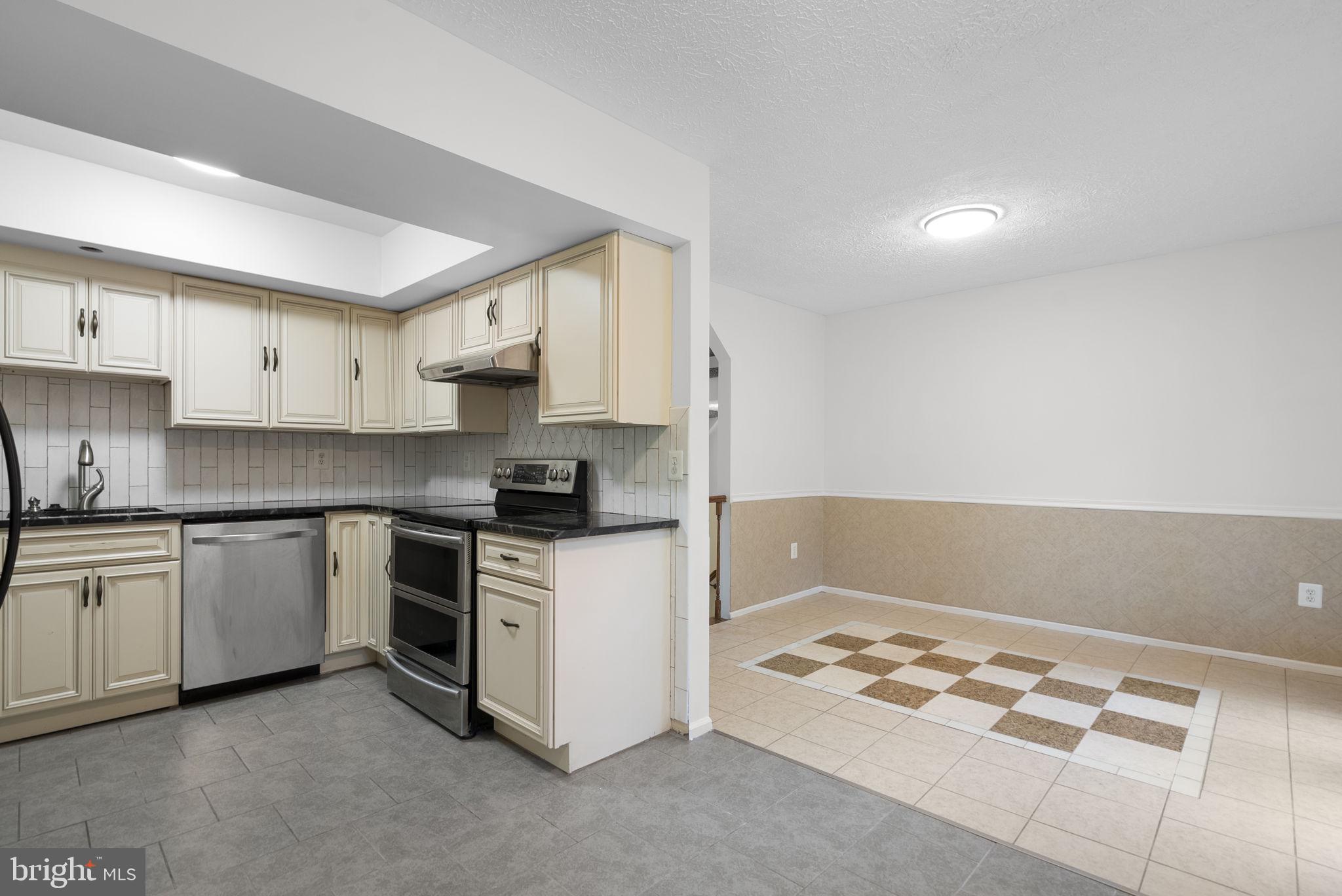 GUNNERS LAKE VILLAGE - Residential