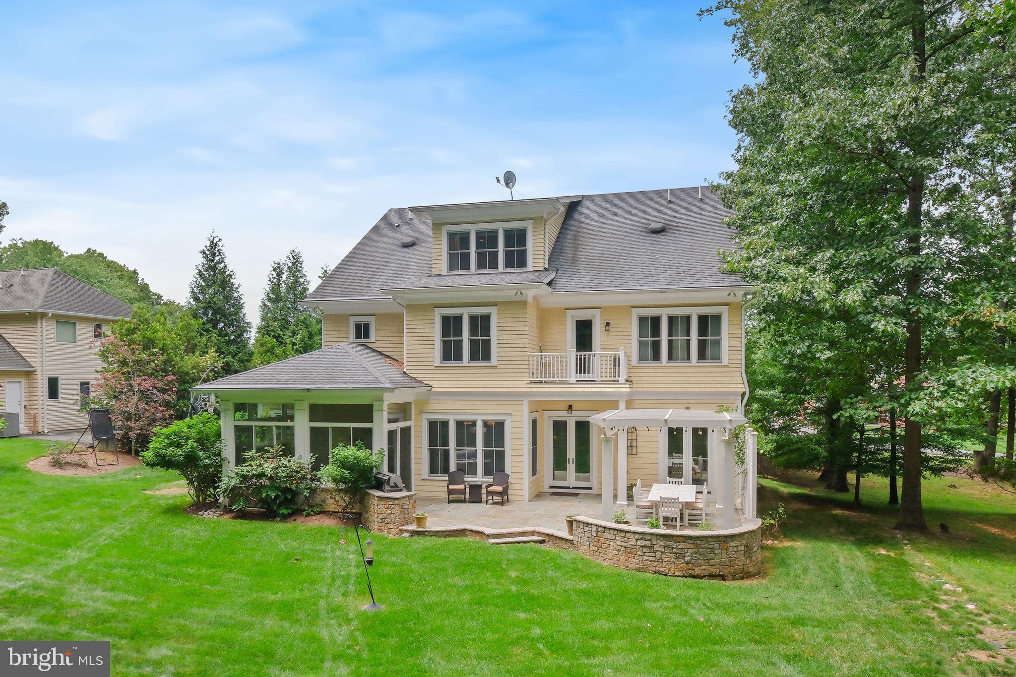 LUXMANOR - Residential
