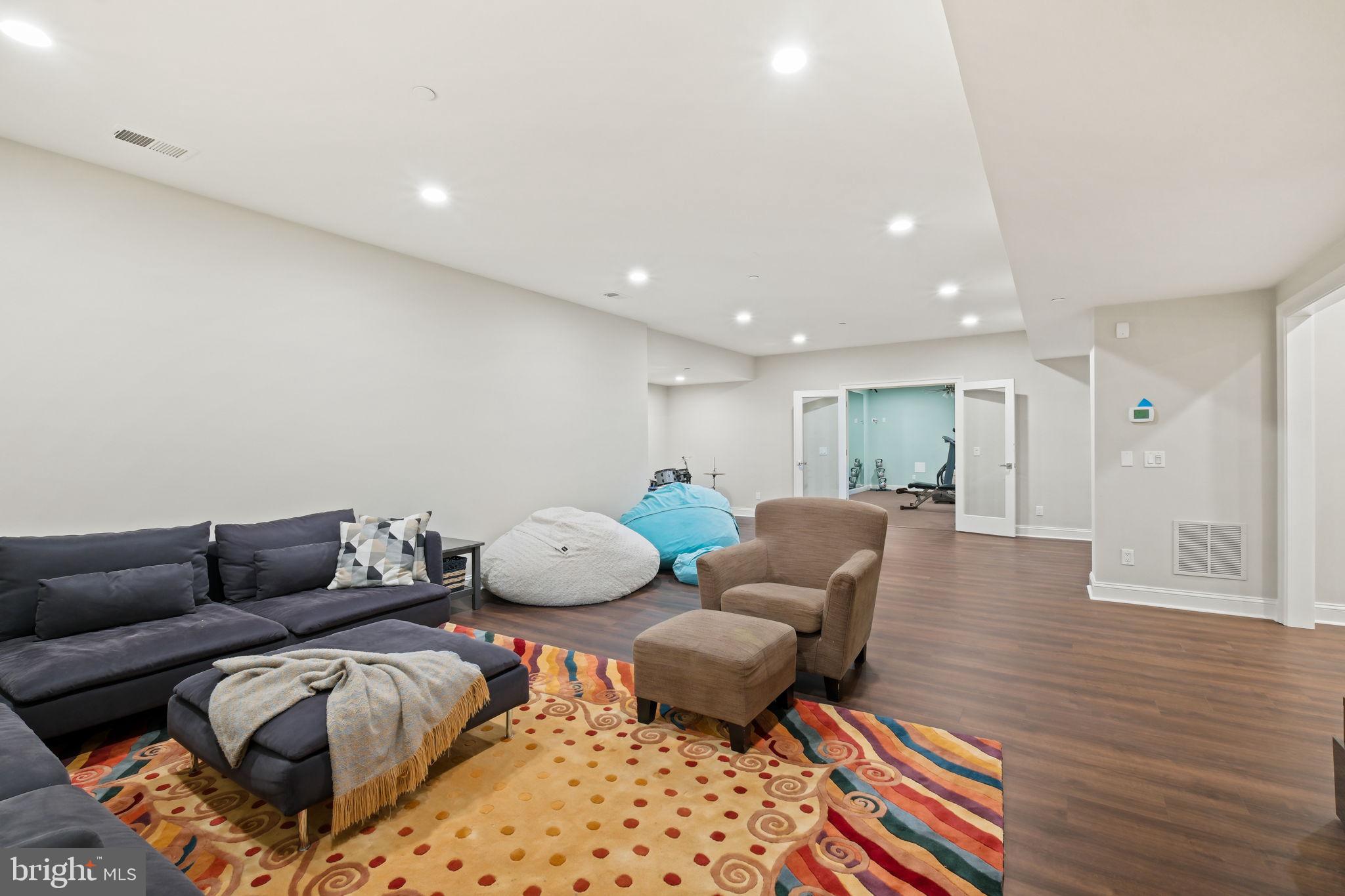 LUXMANOR - Residential