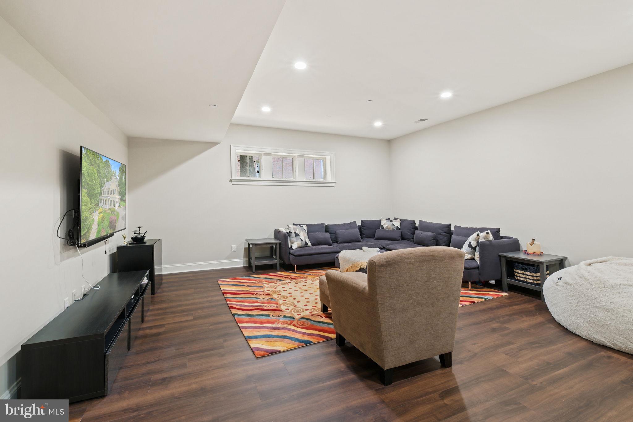LUXMANOR - Residential