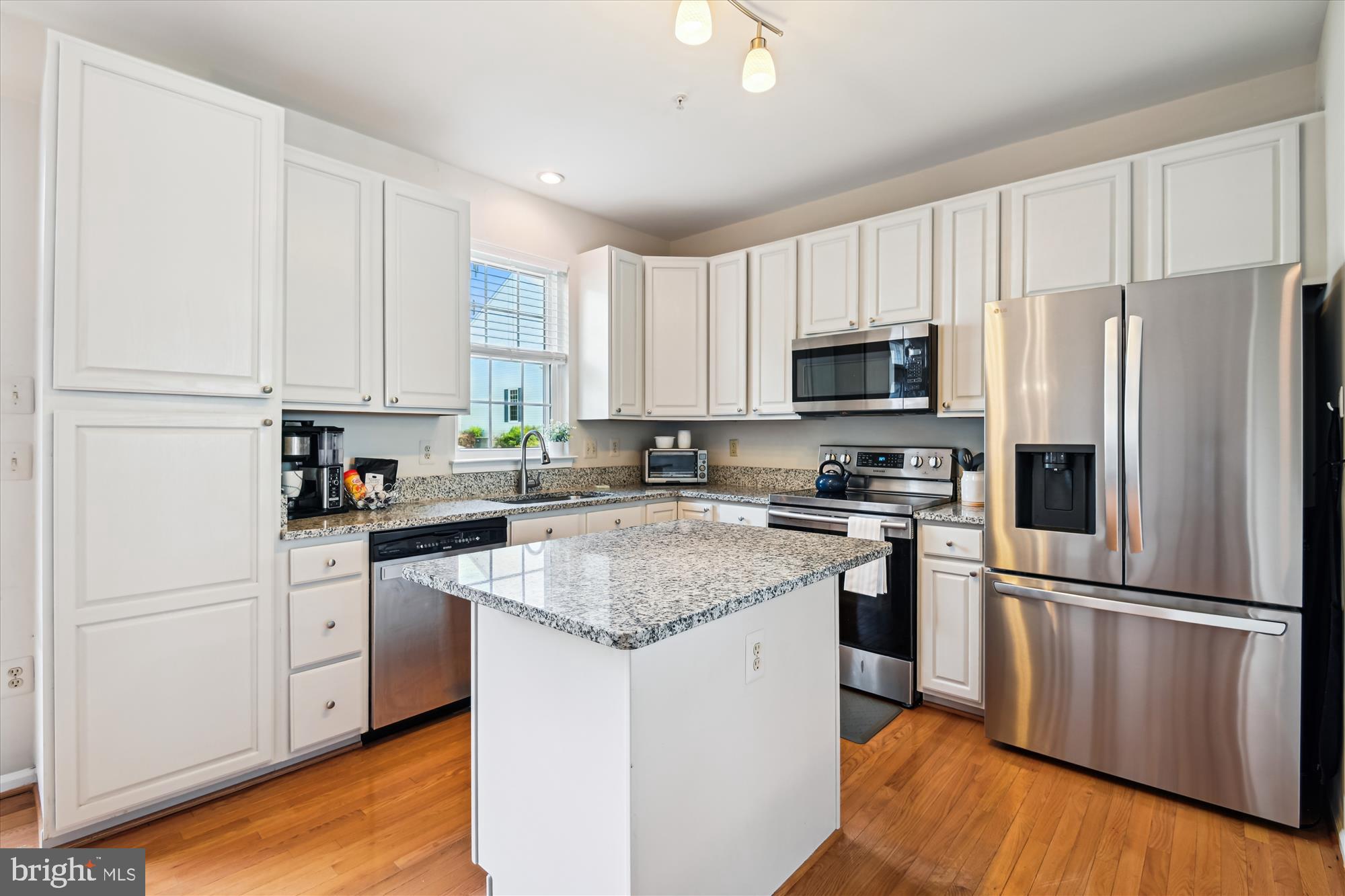 FOUR SEASONS ESTATES - Residential