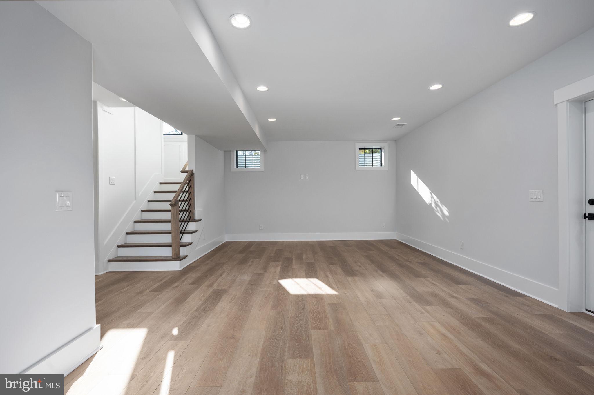 VIENNA WOODS - Residential