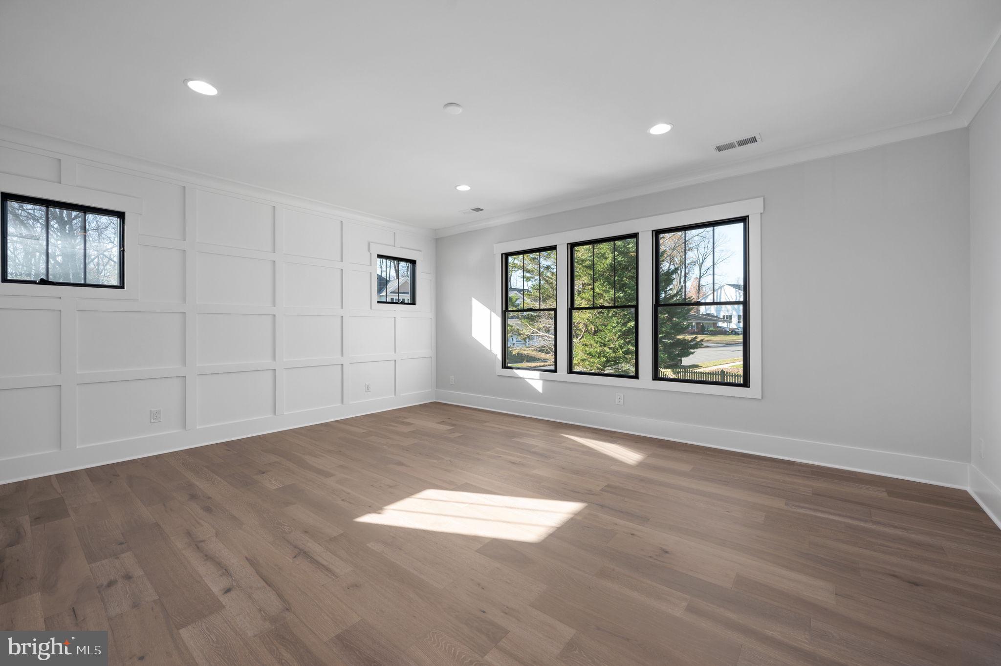 VIENNA WOODS - Residential
