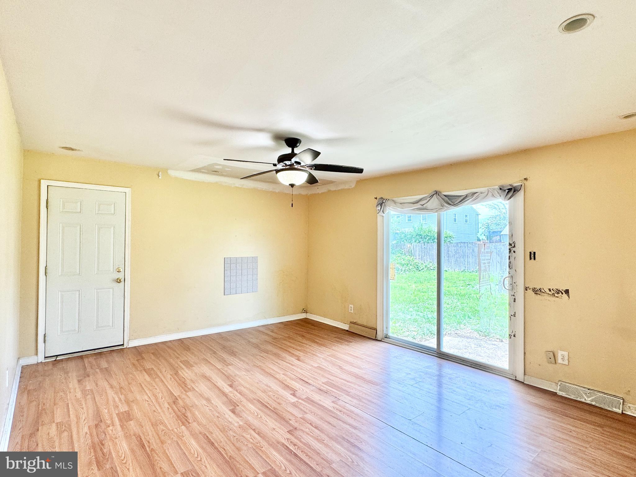 EAGLE GLEN - Residential