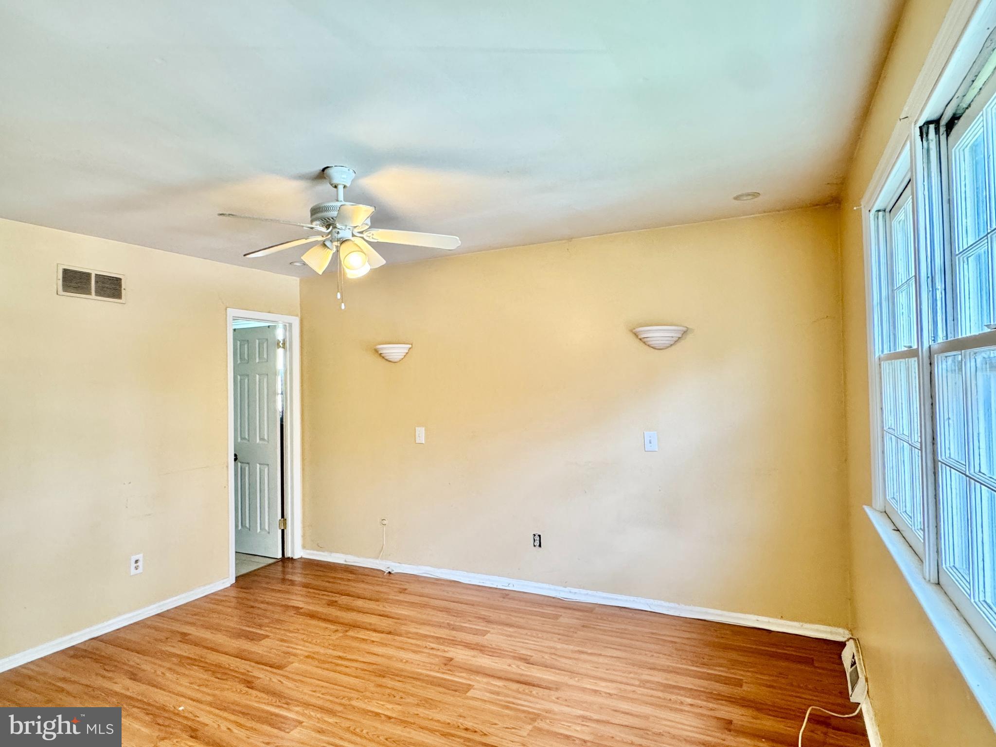 EAGLE GLEN - Residential