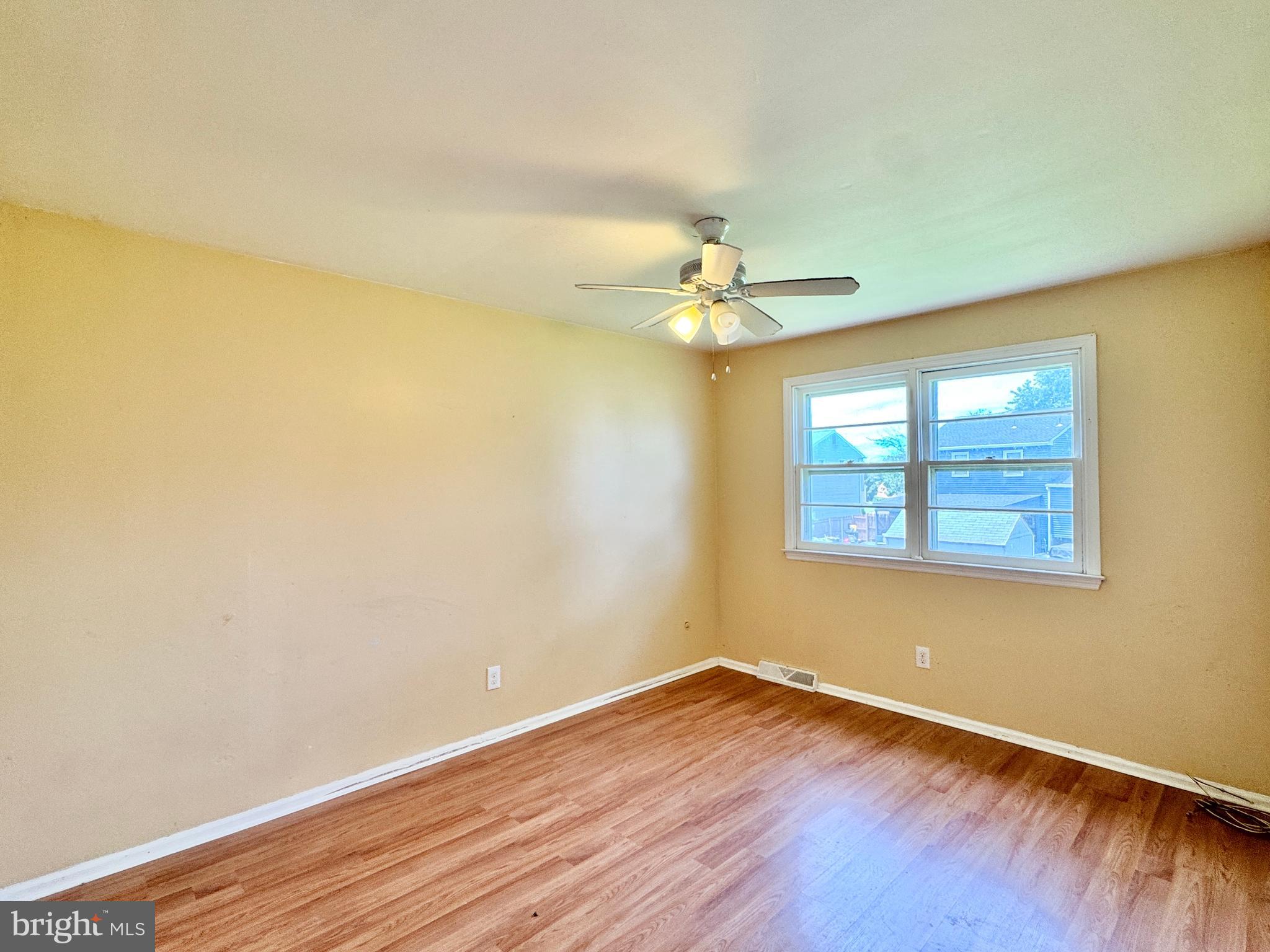 EAGLE GLEN - Residential
