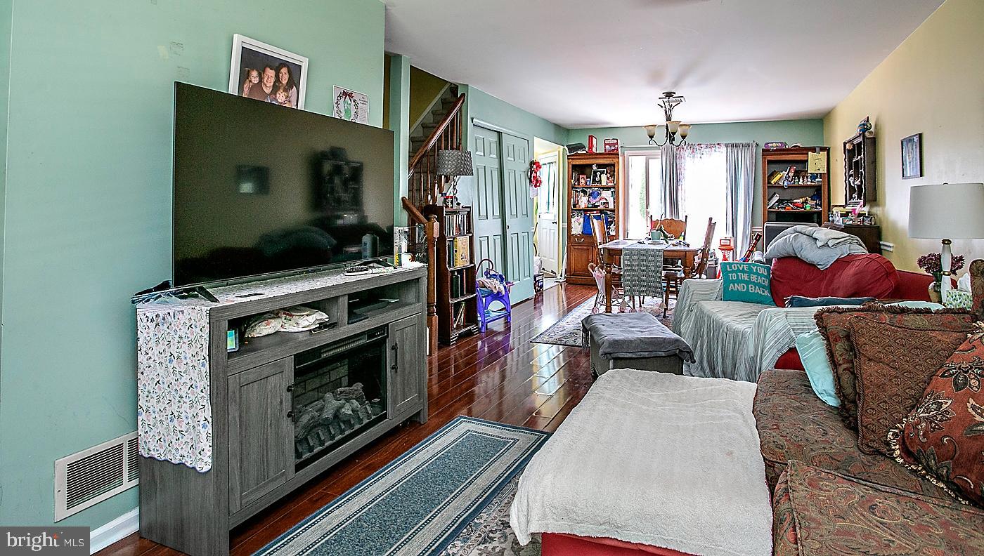 WALNUT BANK FARMS - Residential