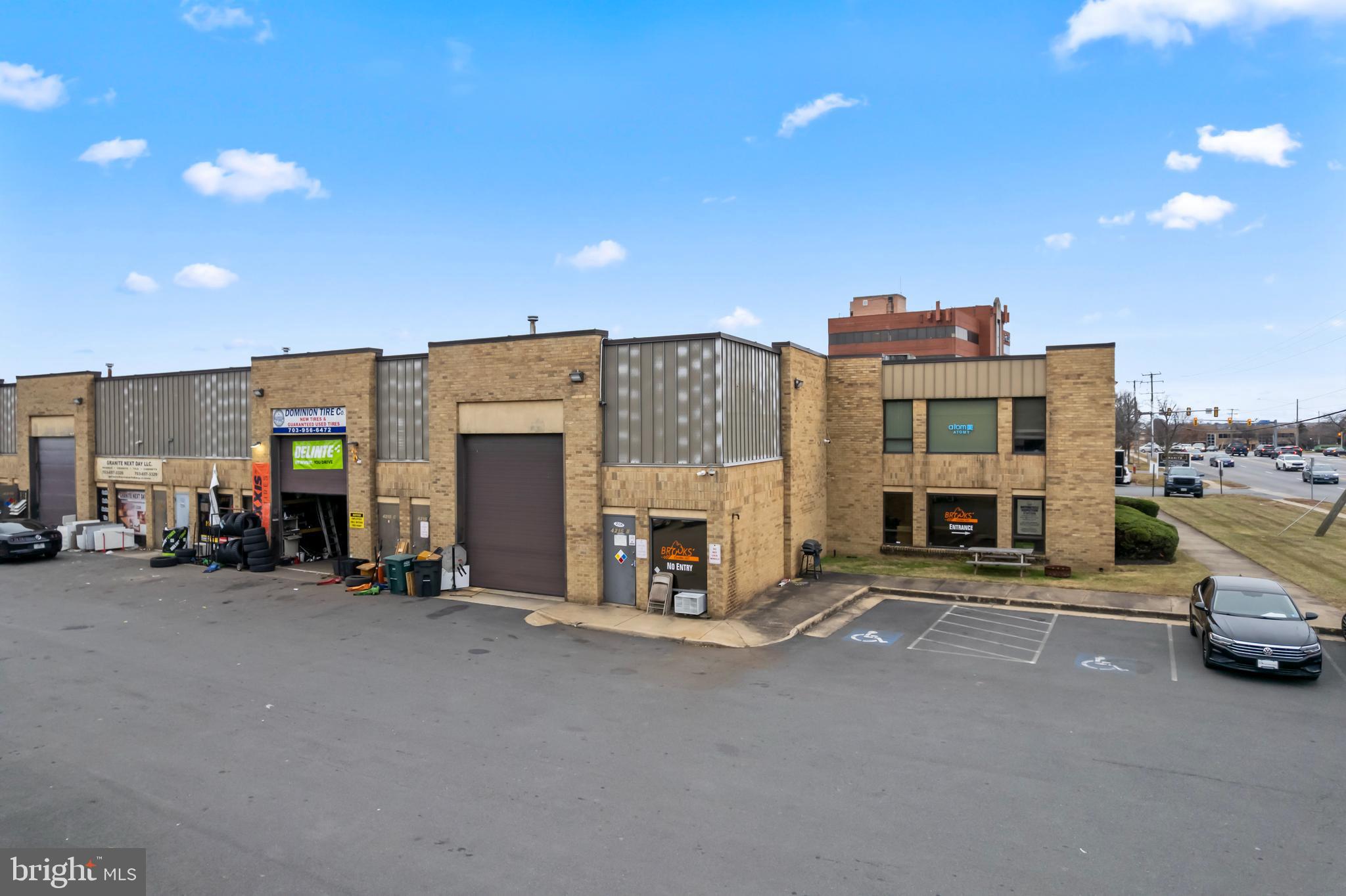 NO AUTO RELATED USE ALLOWED
Opportunity to lease a warehouse with retail component at 4215 Walney Road, Chantilly, VA, with 19,000 vehicles per day visibility. This first-floor space, zoned I5, includes a 2,790 SF warehouse and 1857 SF retail space (Total 4,647 SF) with a drive-in door access. Ideal for service, showroom, or light industrial users who want retail exposure. Asking rent $17.50/SF + NNN($3.95/SF). Landlord will consider clean auto-related uses.