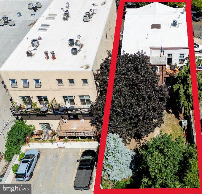 QUEEN VILLAGE - Commercial Sale