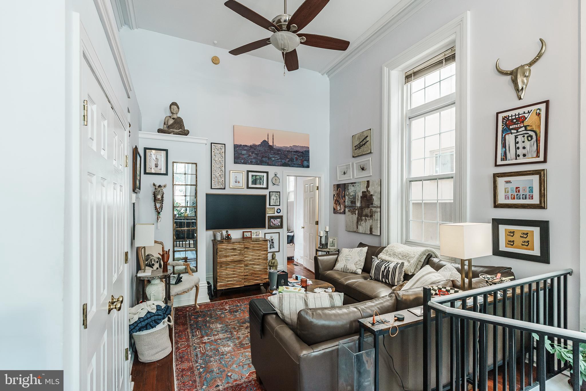 QUEEN VILLAGE - Commercial Sale