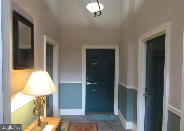 QUEEN VILLAGE - Commercial Sale