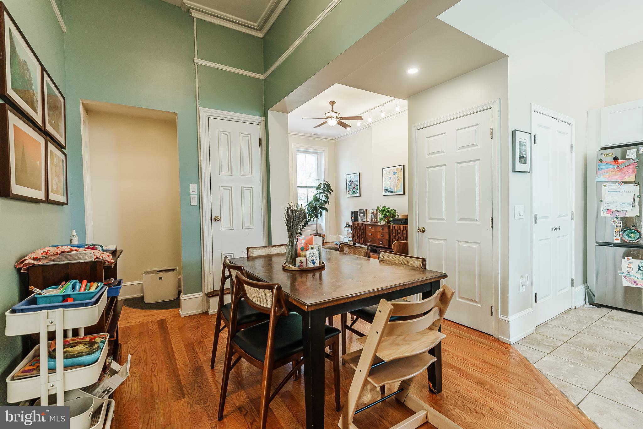 QUEEN VILLAGE - Commercial Sale
