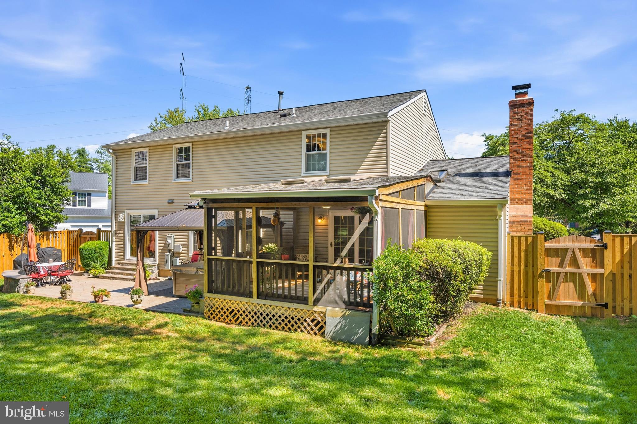 LONGWOOD KNOLLS - Residential