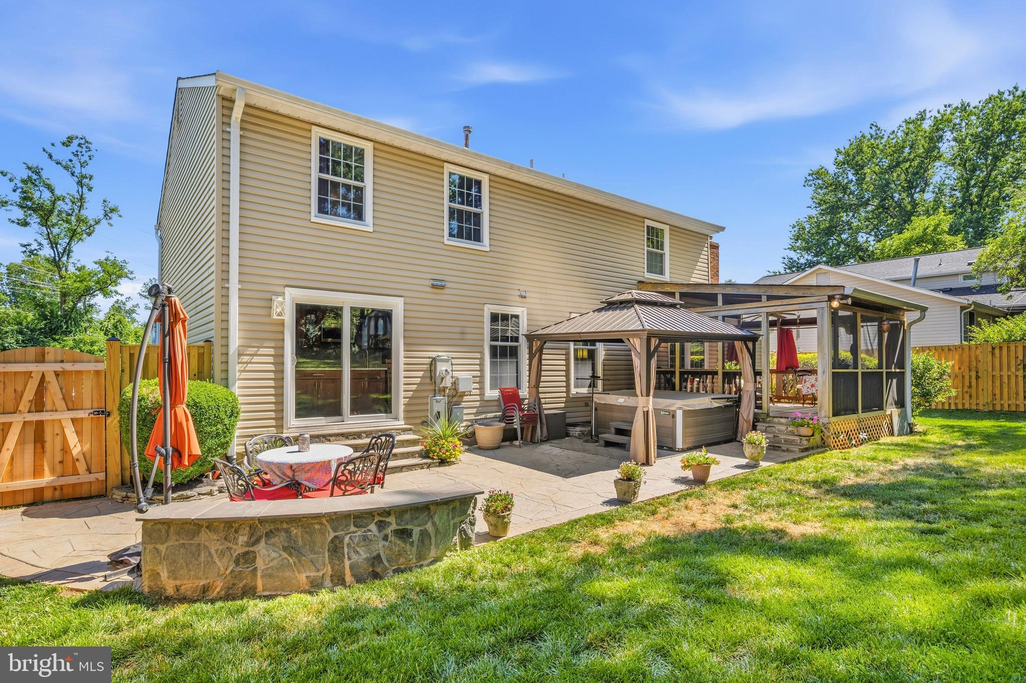 LONGWOOD KNOLLS - Residential