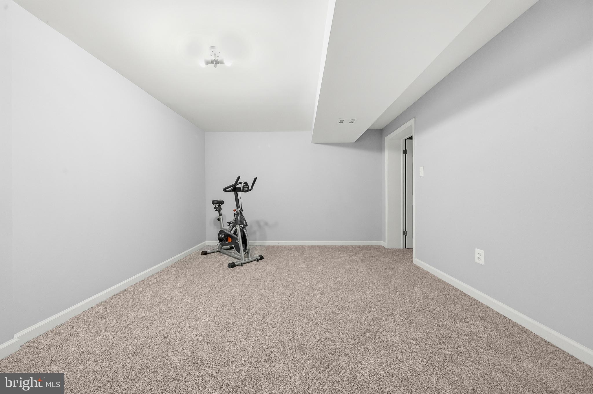 LONGWOOD KNOLLS - Residential