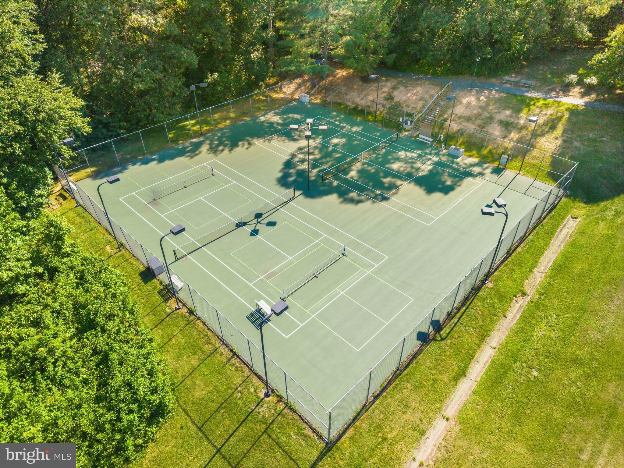 LONGWOOD KNOLLS - Residential
