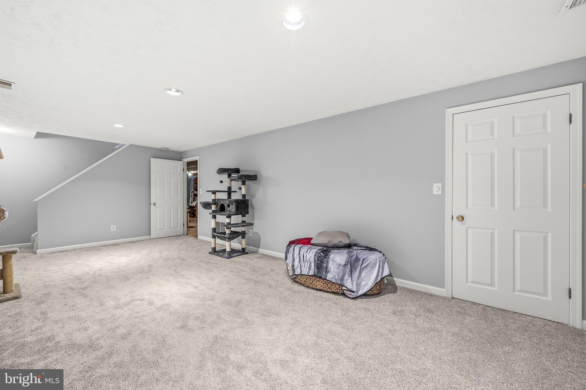 LONGWOOD KNOLLS - Residential