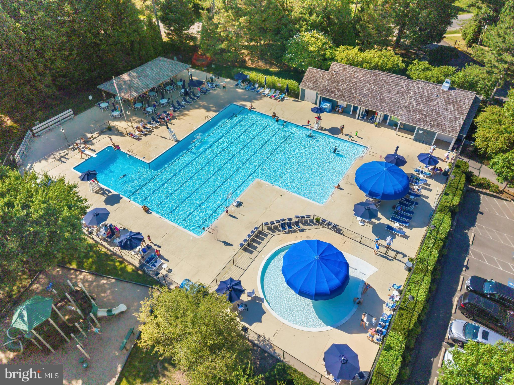 LONGWOOD KNOLLS - Residential