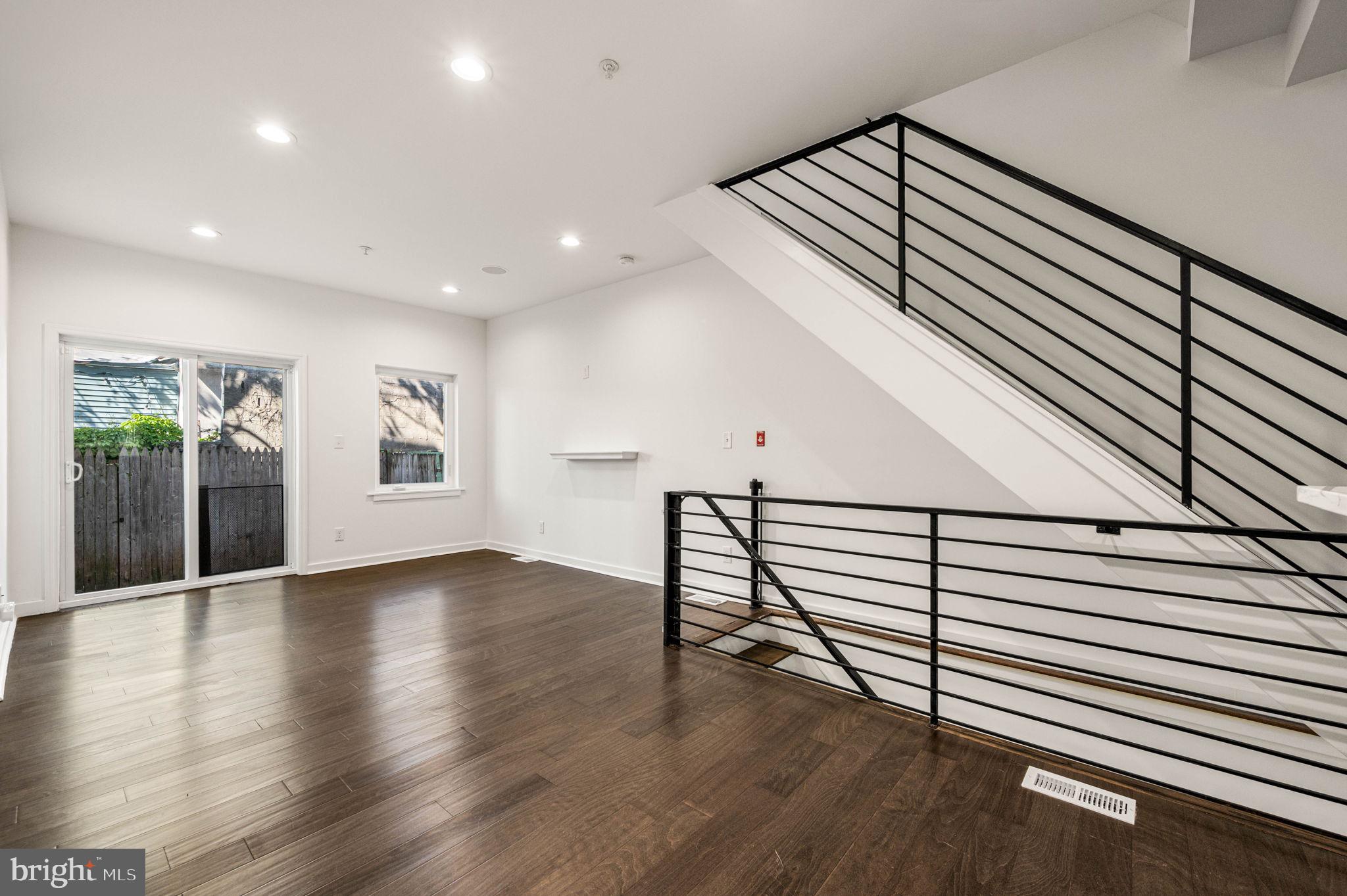 POINT BREEZE - Residential