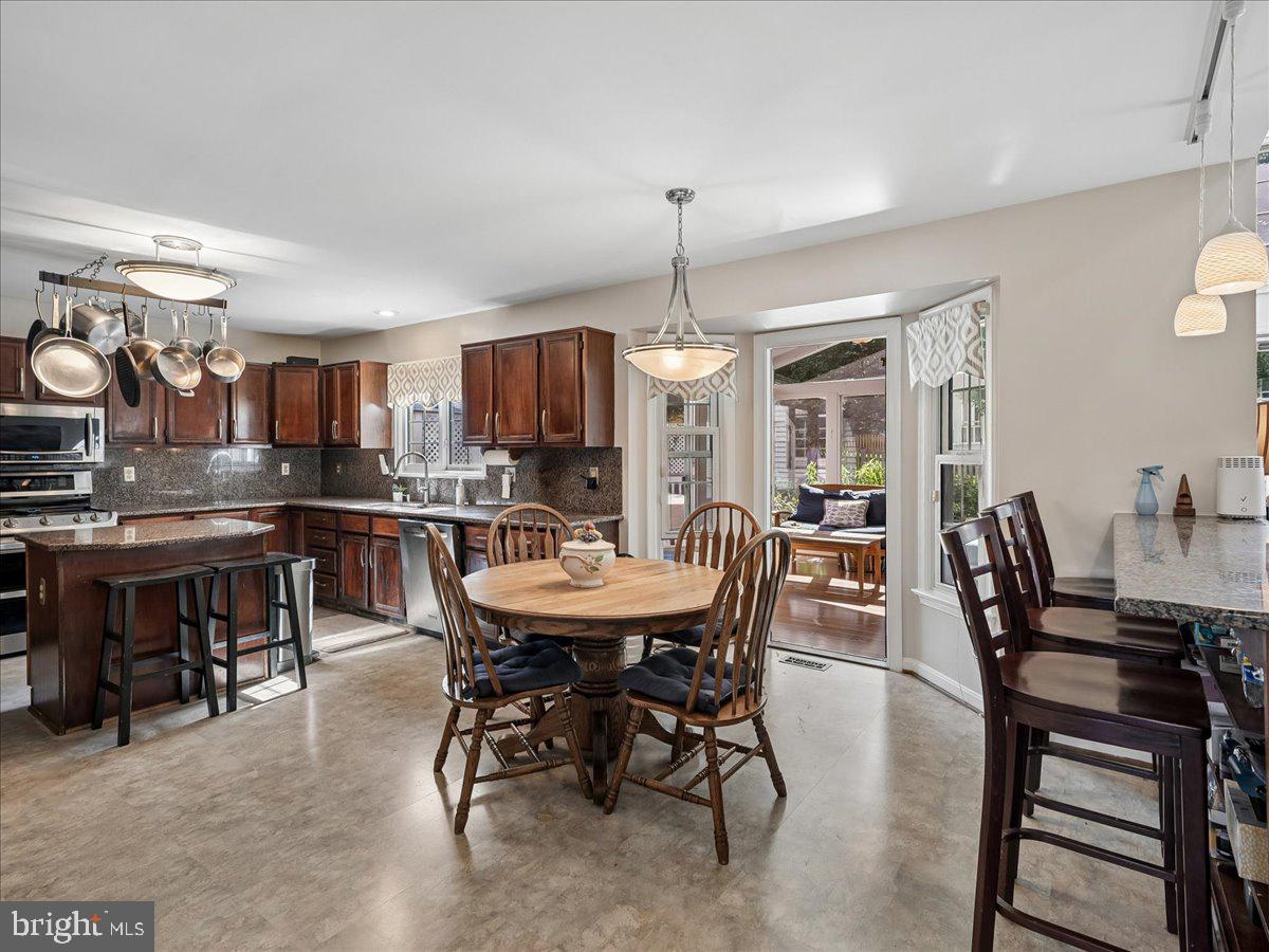ASHBURN VILLAGE - Residential