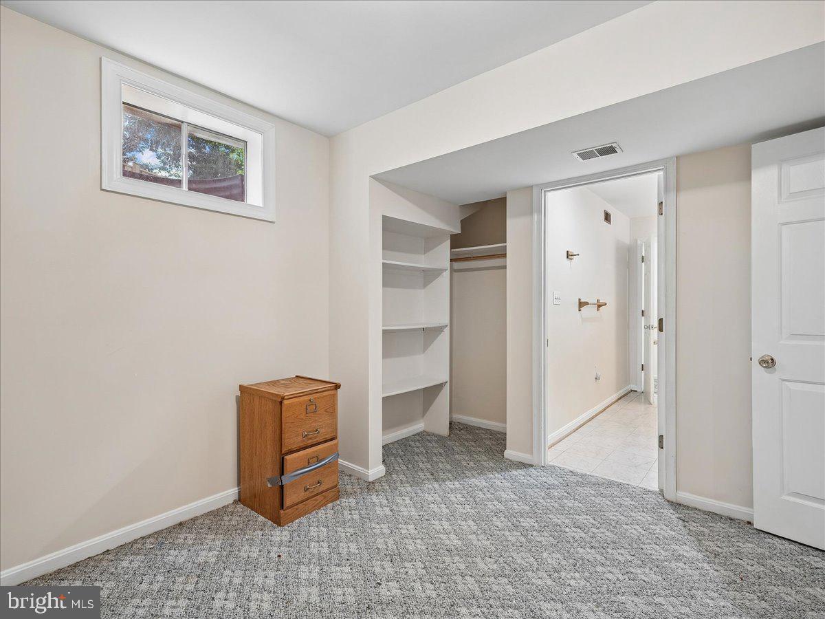 ASHBURN VILLAGE - Residential