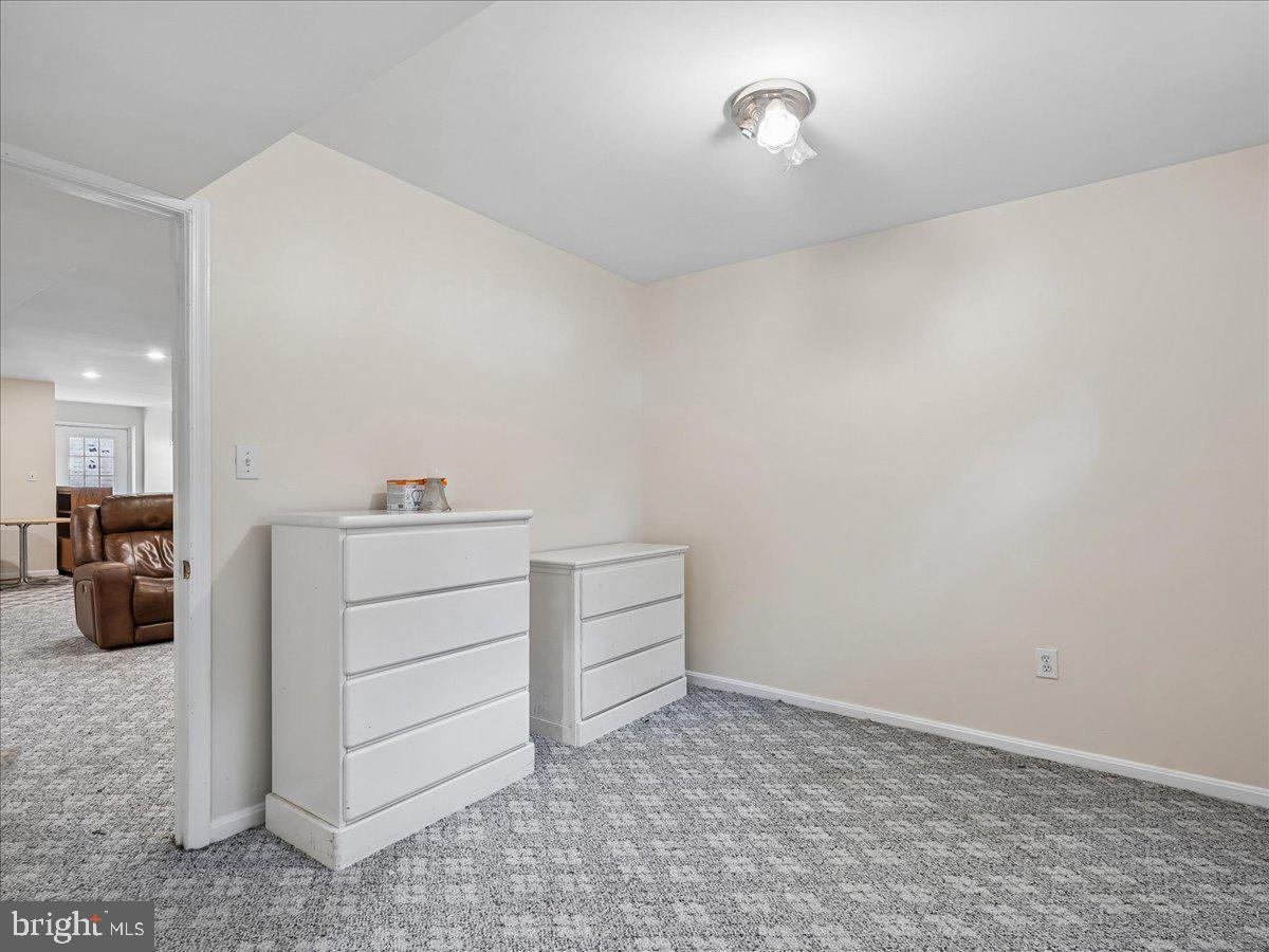 ASHBURN VILLAGE - Residential