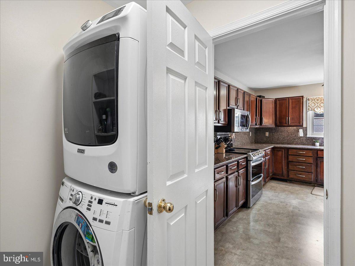 ASHBURN VILLAGE - Residential