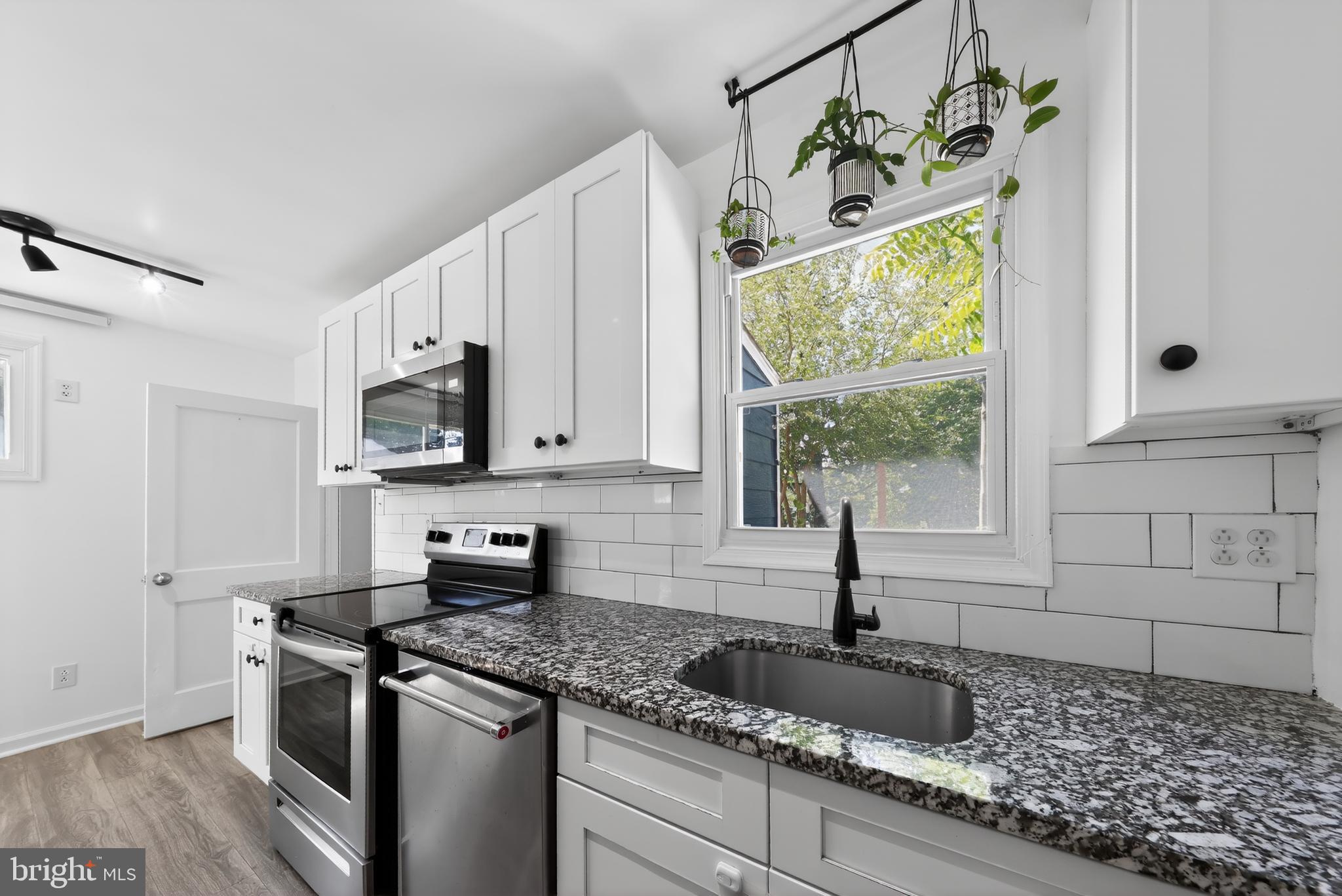 CASTLE HILLS - Residential