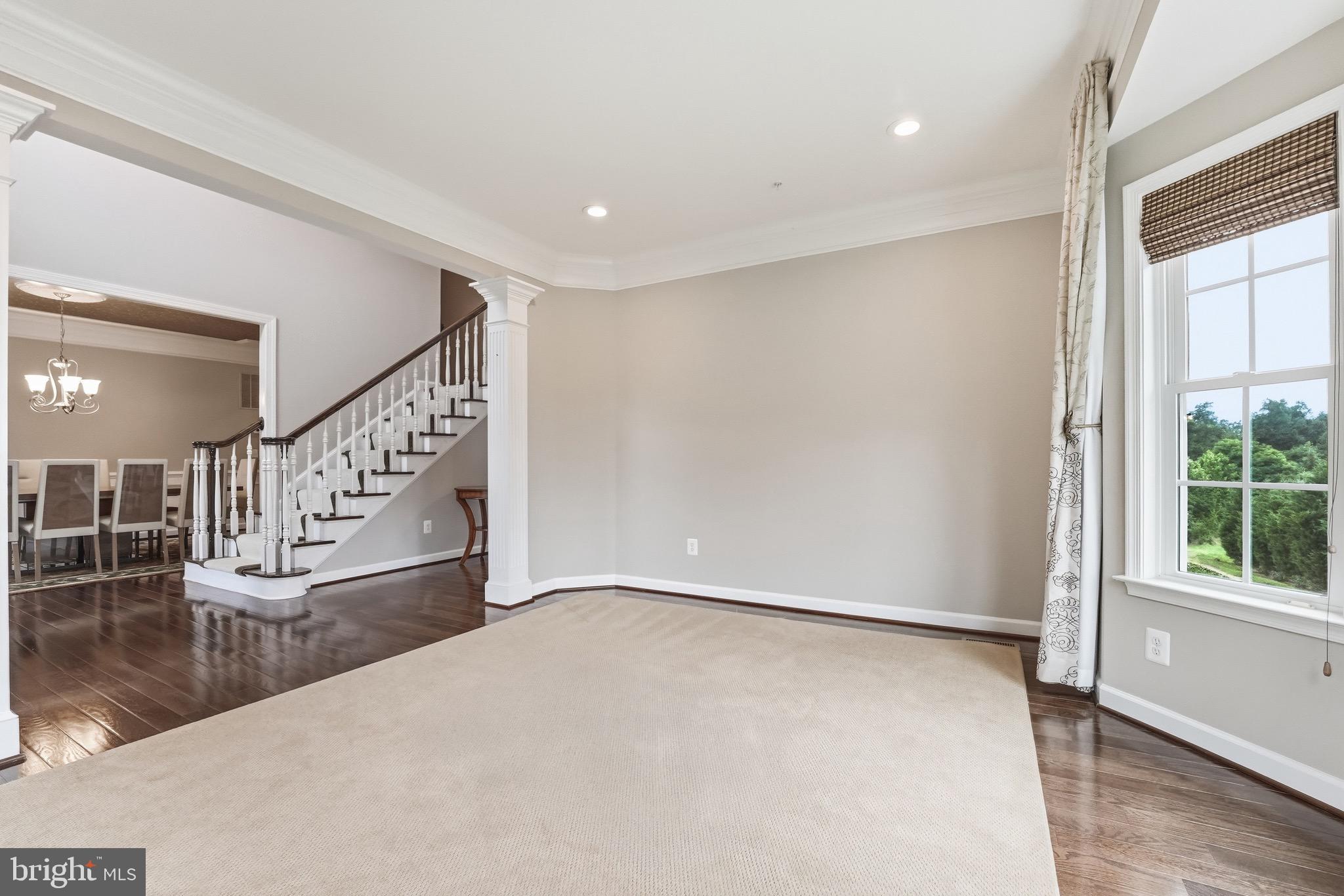 VIRGINIA MANOR - Residential