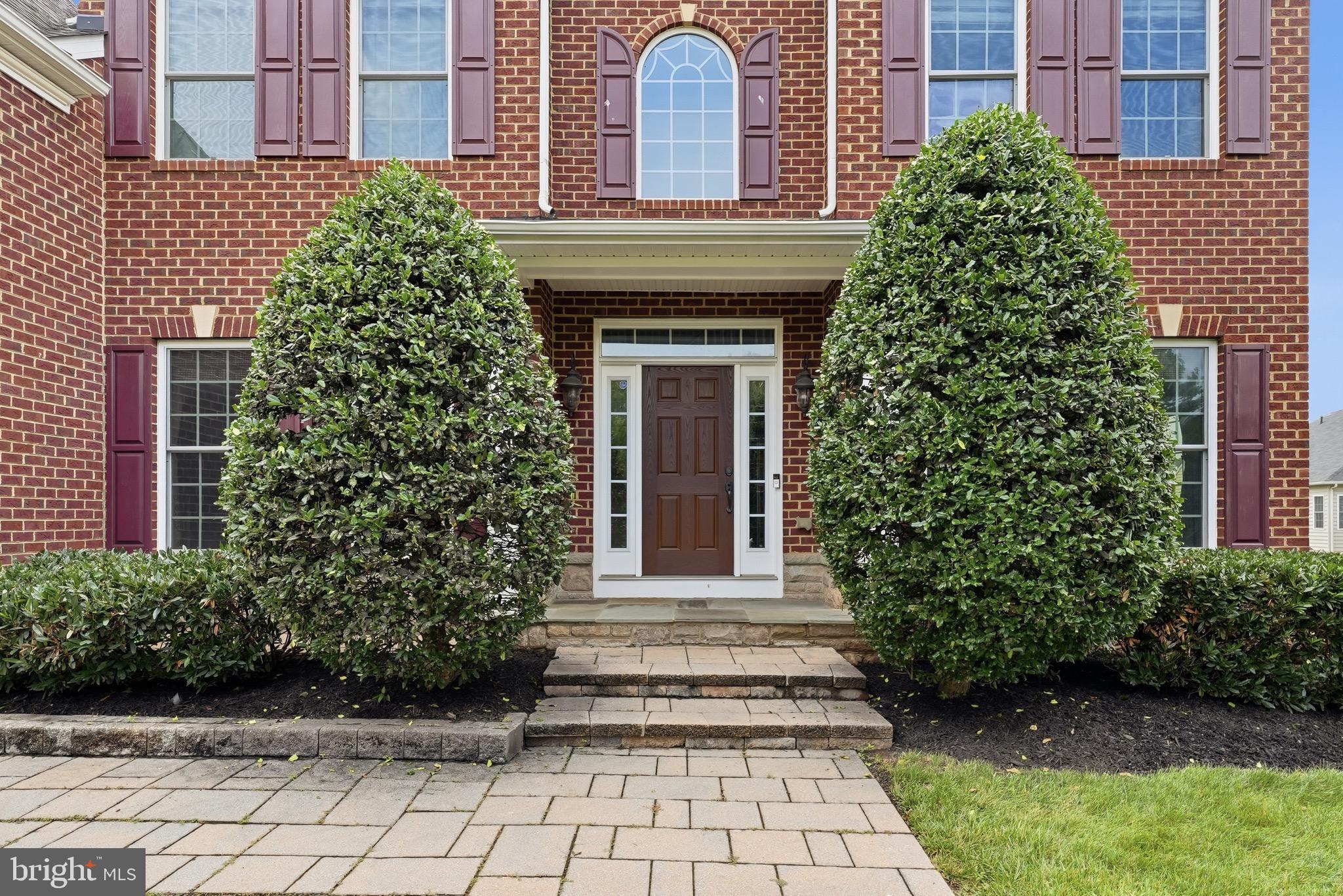 VIRGINIA MANOR - Residential